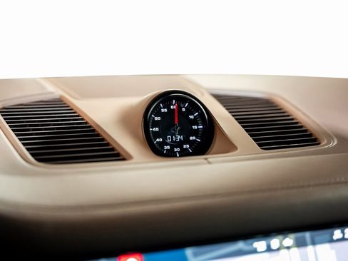 Used 2021 Porsche Cayenne Turbo image 47