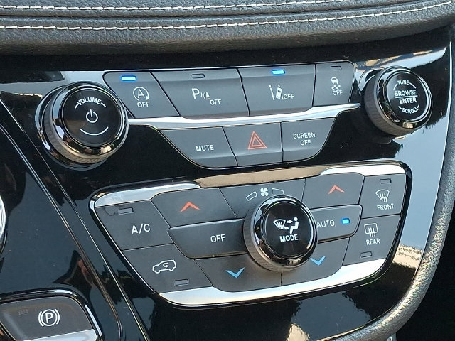 Used 2025 Chrysler Pacifica Limited FWD image 18