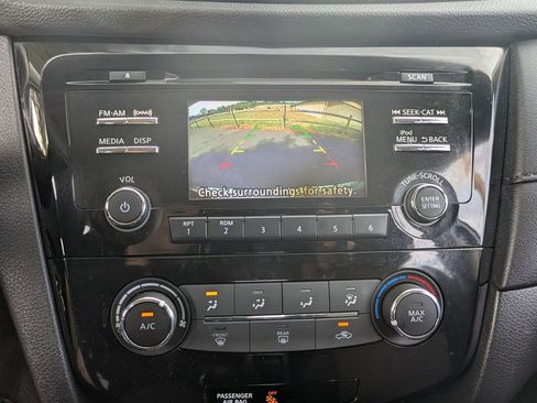 Used 2017 Nissan Rogue S AWD/4WD image 15