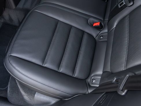 Certified 2026 Porsche Macan S AWD/4WD image 35
