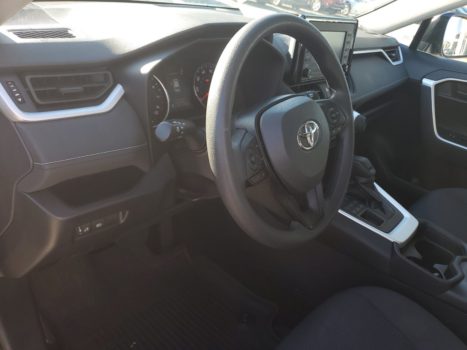 Certified 2021 Toyota RAV4 LE AWD/4WD image 19