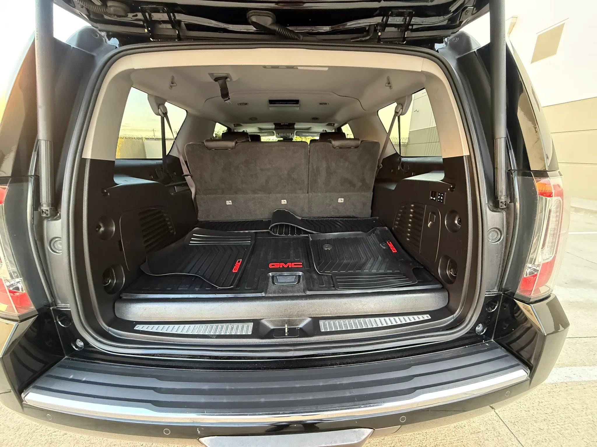 Used 2015 GMC Yukon XL Denali w/ Touring Package AWD/4WD image 34