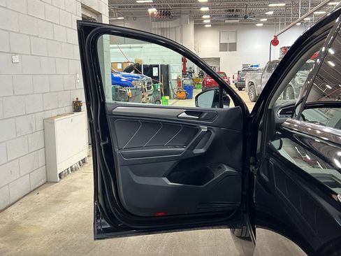 Used 2022 Volkswagen Tiguan SE image 9