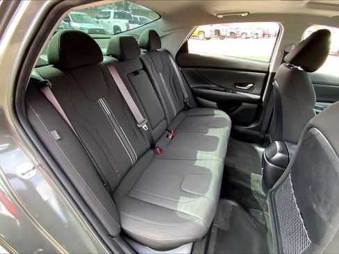 Used 2024 Hyundai Elantra SEL w/ Convenience Package image 18