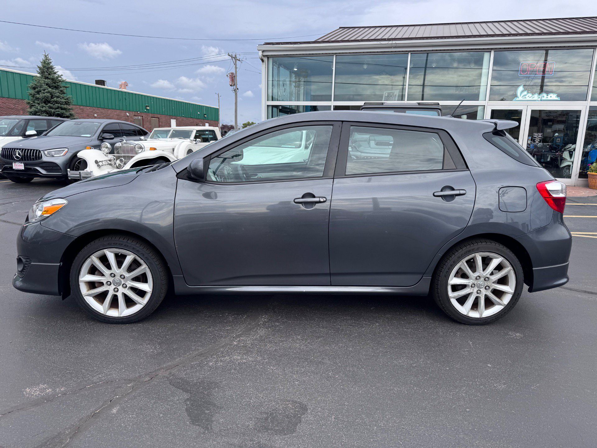 Used 2009 Toyota Matrix XRS FWD image 6