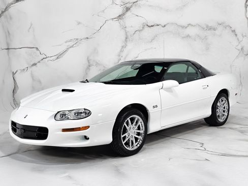 Used 2000 Chevrolet Camaro Z28 w/ SS Performance/Appearance Pkg image 12