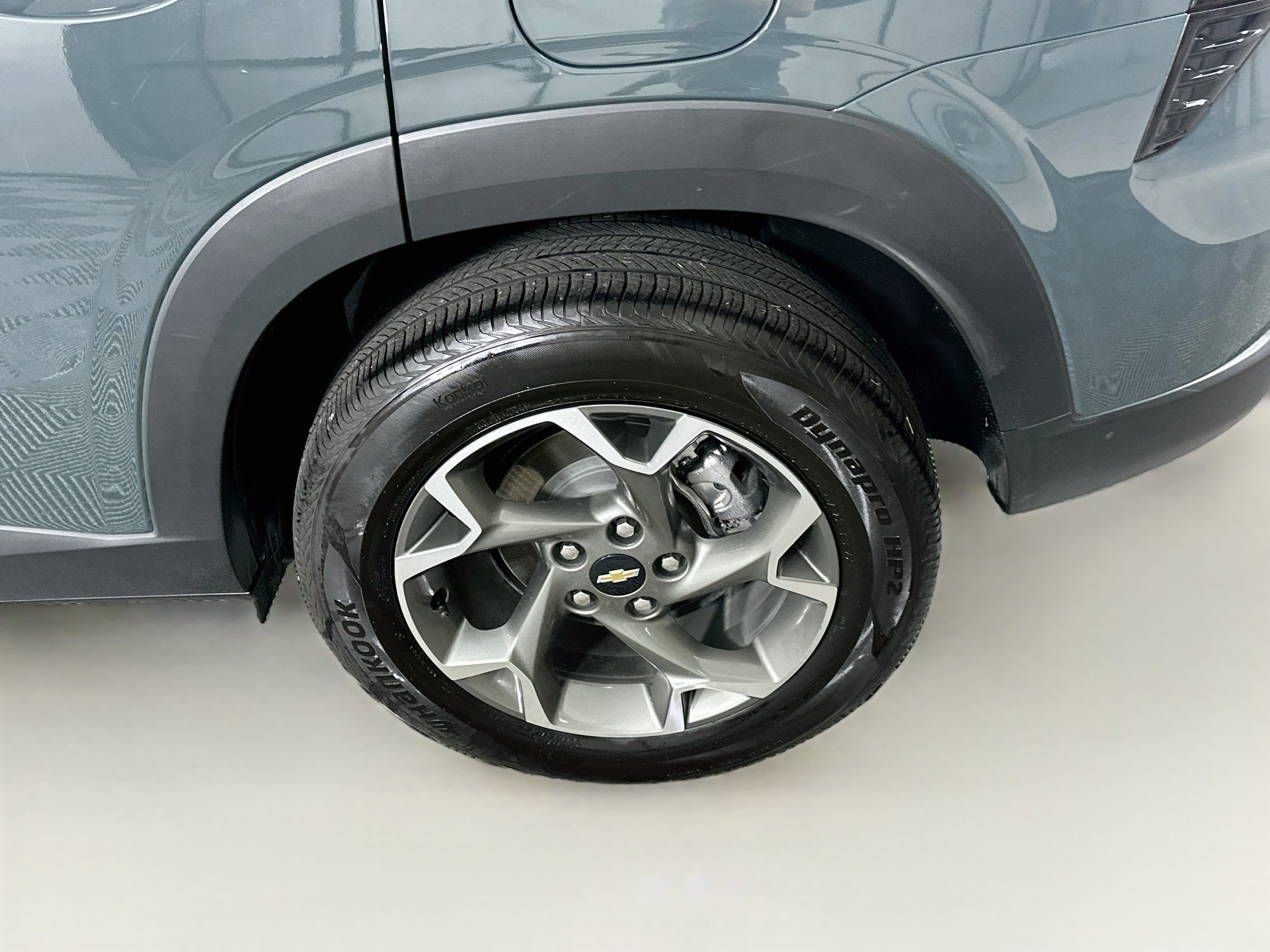 Used 2025 Chevrolet Trax LT FWD image 11