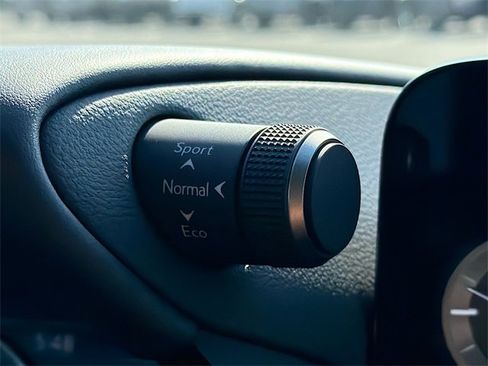 New 2025 Lexus ES 350 w/ Premium Package image 30