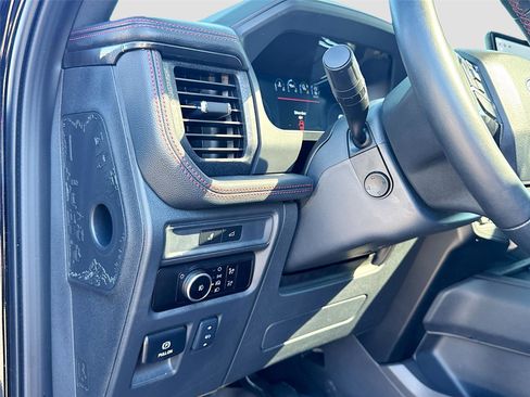 Used 2024 Ford Expedition Limited image 10