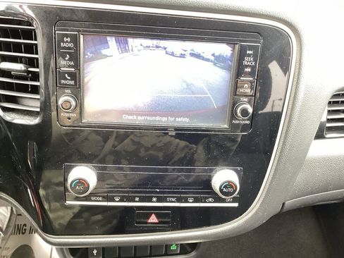 Used 2020 Mitsubishi Outlander ES image 22