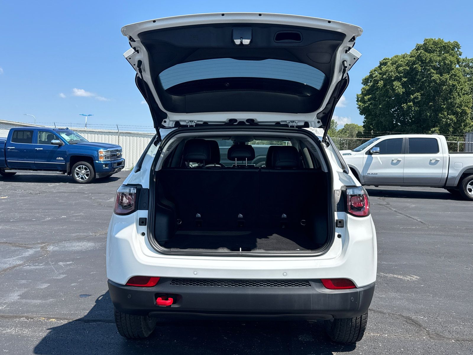 Used 2022 Jeep Compass Trailhawk AWD/4WD image 18