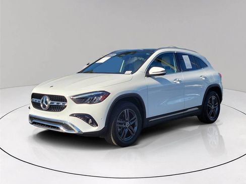 Certified 2025 Mercedes-Benz GLA 250 image 3