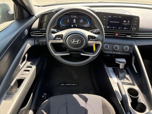 New 2026 Hyundai Elantra SE FWD image 13