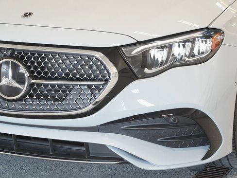 Used 2026 Mercedes-Benz E 350 4MATIC Sedan image 6