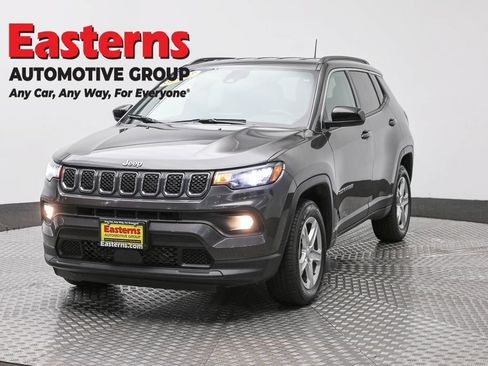 Used 2024 Jeep Compass Latitude AWD/4WD image 1