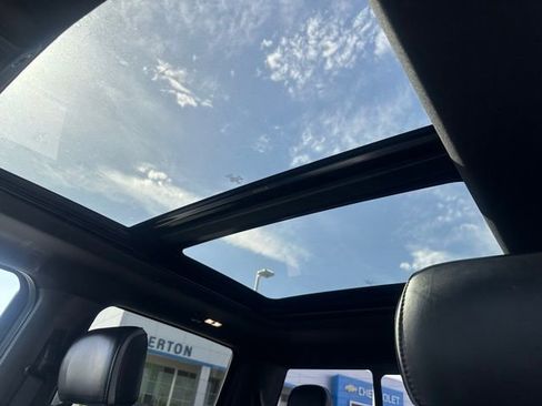 Used 2019 Ford F150 Platinum w/ Equipment Group 701A Luxury AWD/4WD image 3