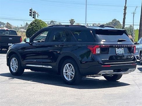 Used 2025 Ford Explorer Active w/ Active Comfort Package image 2