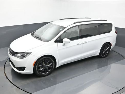 Used 2019 Chrysler Pacifica Touring-L w/ Advanced Safetytec Group image 15