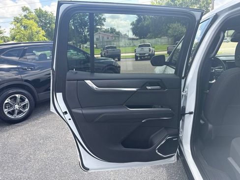 Used 2025 GMC Acadia Elevation FWD image 12
