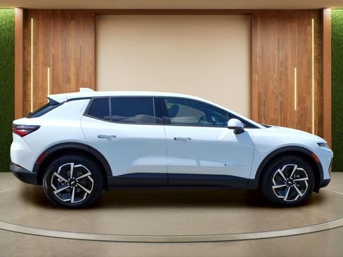 New 2026 Chevrolet Equinox EV LT FWD image 33
