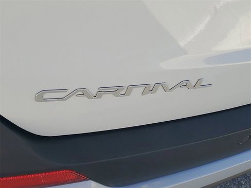 New 2026 Kia Carnival EX image 28