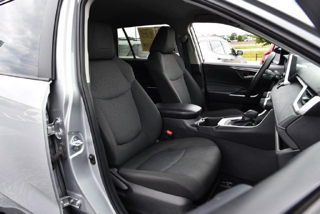 Used 2025 Toyota RAV4 XLE w/ Weather Package AWD/4WD image 19