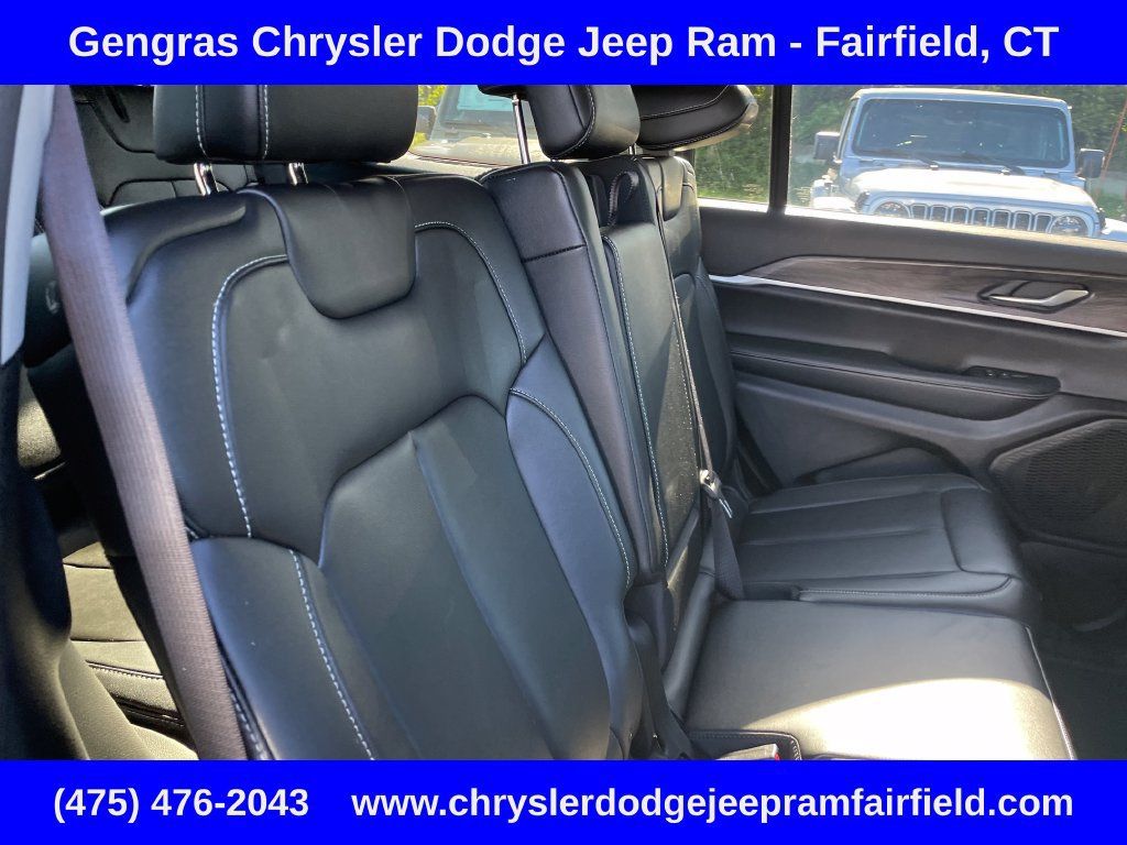 Used 2023 Jeep Grand Cherokee L Limited w/ Luxury Tech Group II AWD/4WD image 27