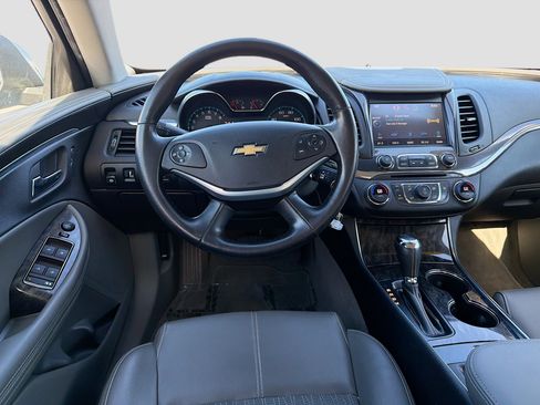 Used 2014 Chevrolet Impala LT w/ Convenience Package image 16
