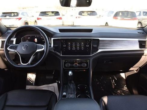 Certified 2022 Volkswagen Atlas Cross Sport SE w/ Panoramic Sunroof Package image 7