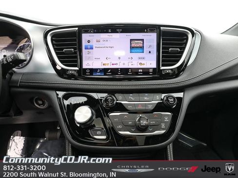 New 2026 Chrysler Pacifica Limited FWD image 15