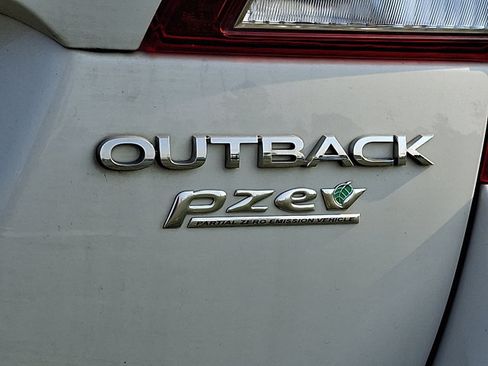 Used 2016 Subaru Outback 2.5i Limited AWD/4WD image 10
