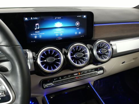 Used 2022 Mercedes-Benz GLB 250 4MATIC image 45