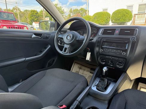 Used 2014 Volkswagen Jetta S image 28