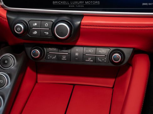 Used 2018 Ferrari GTC4Lusso T RWD image 20