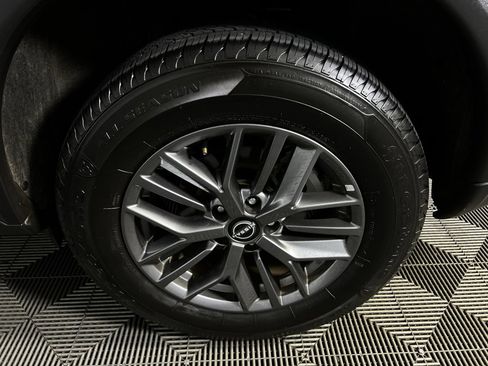 Used 2023 Nissan Rogue S image 11