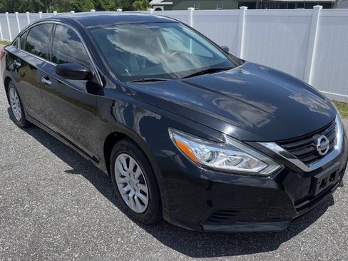 Used 2017 Nissan Altima 2.5 S w/ Power Driver Seat Package FWD image 3