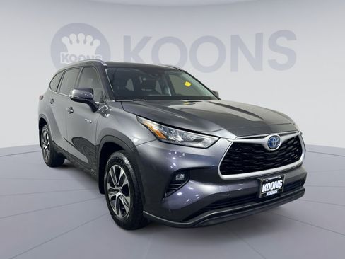 Used 2020 Toyota Highlander XLE image 2