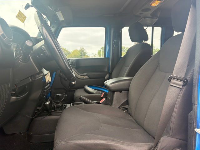 Used 2015 Jeep Wrangler Unlimited Sport w/ Connectivity Group AWD/4WD image 16