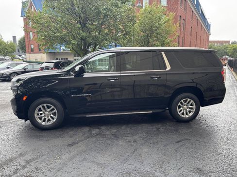 Used 2024 Chevrolet Suburban LT AWD/4WD image 3