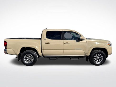Used 2019 Toyota Tacoma SR5 AWD/4WD image 9