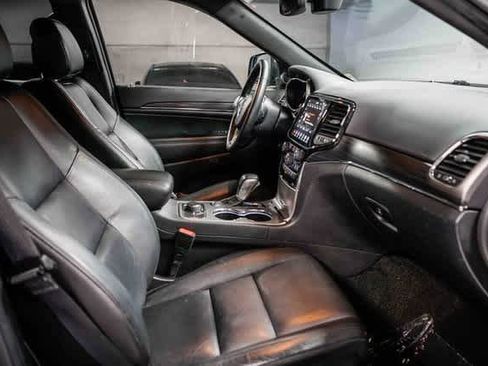 Used 2021 Jeep Grand Cherokee Limited image 16