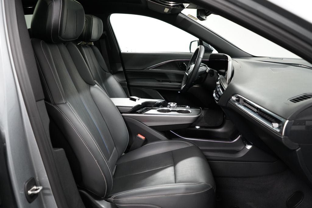 Used 2024 Cadillac Lyriq Luxury AWD/4WD image 31