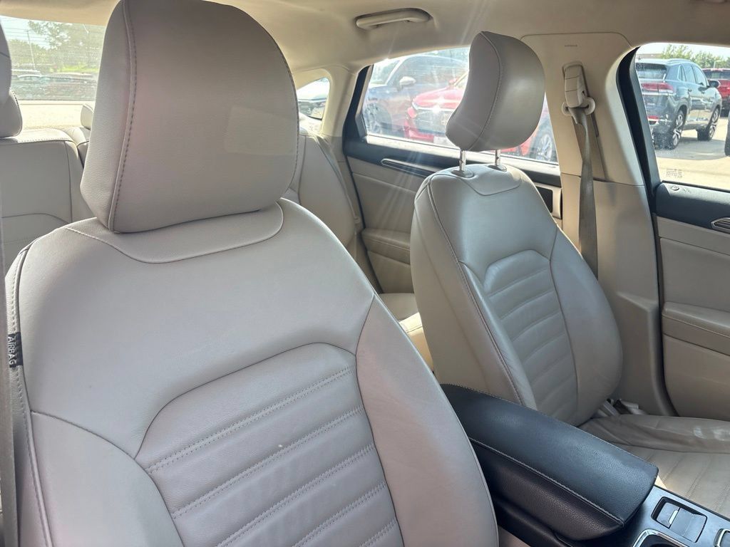 Used 2017 Ford Fusion SE w/ Fusion SE Technology Package FWD image 26