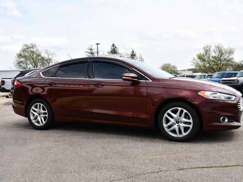 Used 2016 Ford Fusion SE w/ Equipment Group 202A FWD image 8