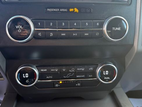 Used 2021 Ford Expedition XLT image 18