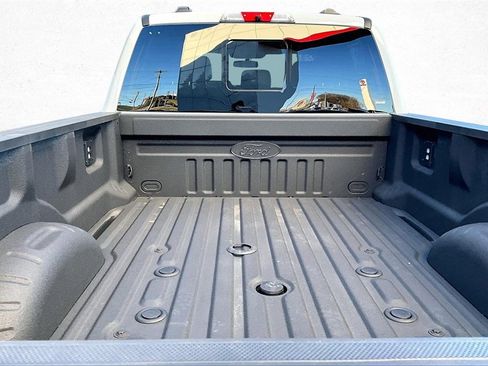 Used 2025 Ford F250 Lariat w/ Black Appearance Package image 8