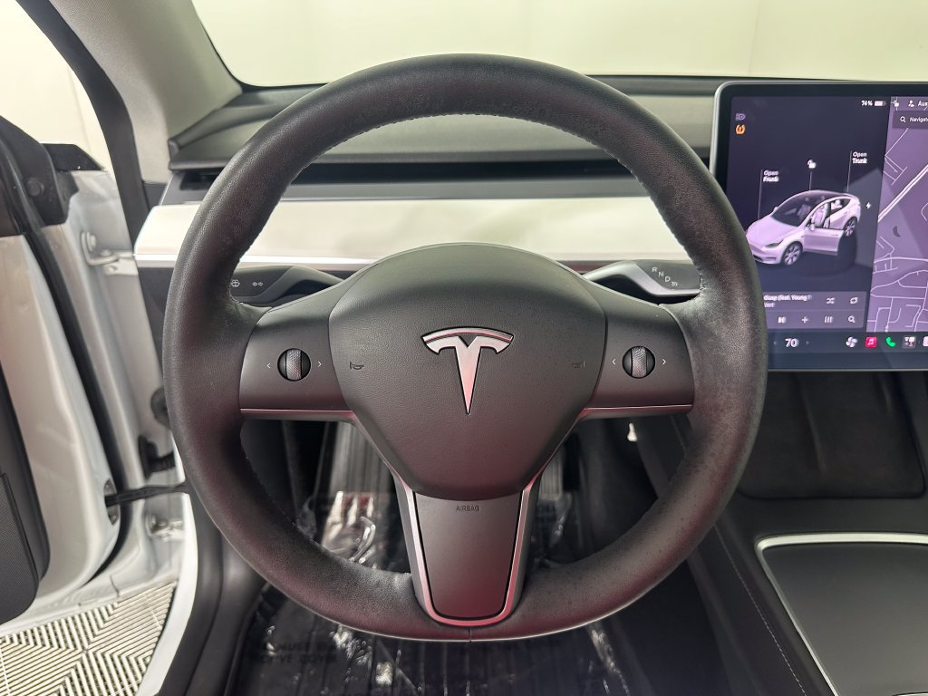 Used 2021 Tesla Model Y Long Range AWD/4WD image 25