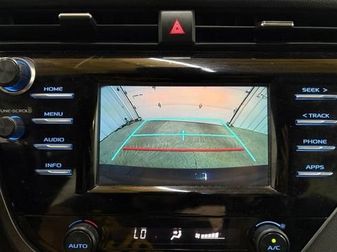 Used 2018 Toyota Camry SE w/ Moonroof Package FWD image 36
