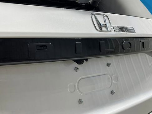 New 2025 Honda Pilot Touring image 7