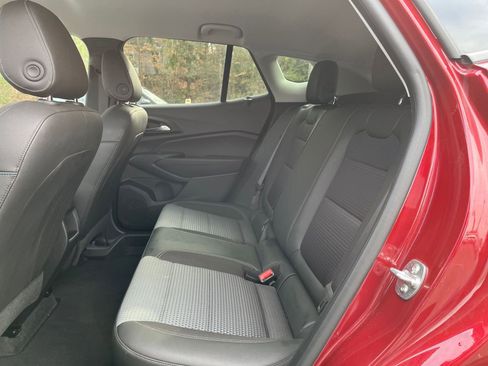 Used 2025 Chevrolet Trax LT image 23